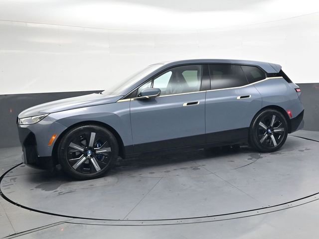 Used 2023 BMW iX xDrive50 w/ Premium Package image 9