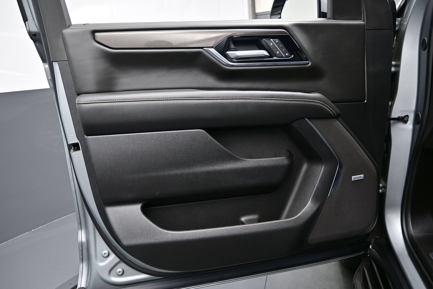 Used 2025 GMC Yukon Elevation w/ LPO, Floor Liner Package AWD/4WD image 9