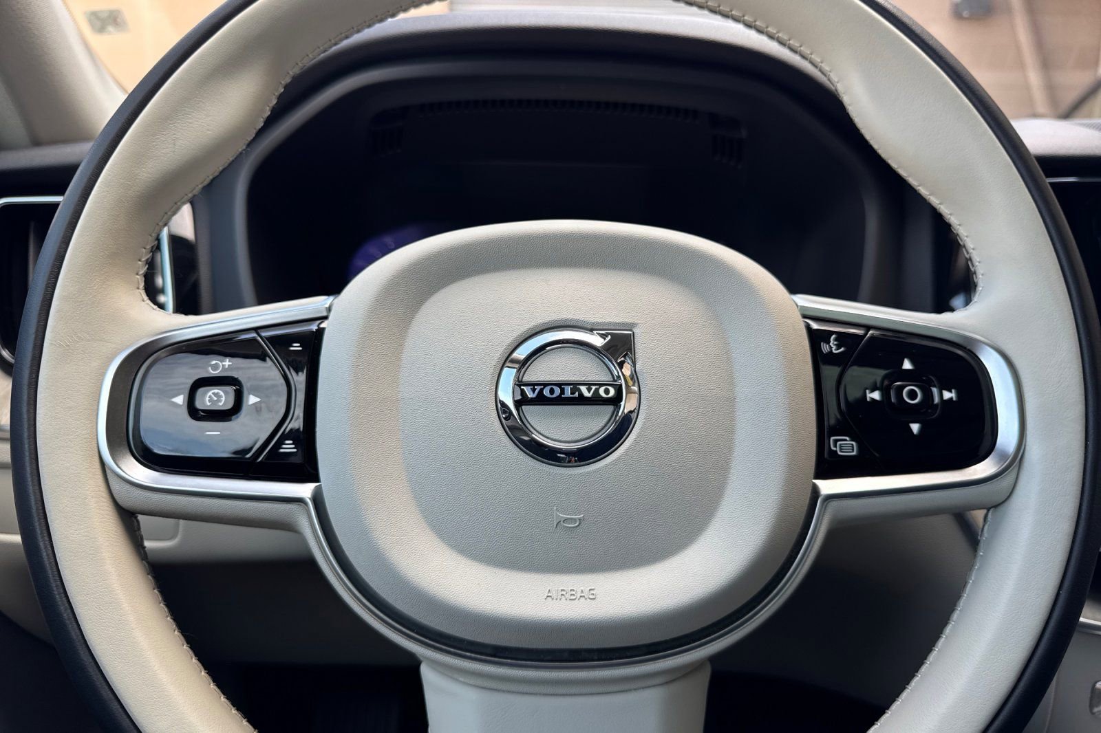 Certified 2023 Volvo XC60 B5 Plus w/ Protection Package Premier AWD/4WD image 27