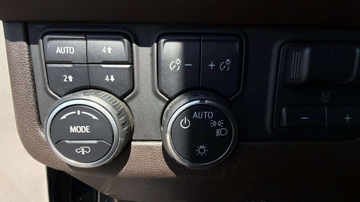 Used 2021 Chevrolet Tahoe Z71 w/ Z71 Off-Road Package AWD/4WD image 14
