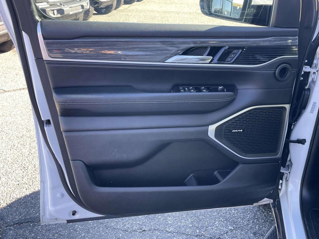 Used 2022 Jeep Wagoneer Series III image 23