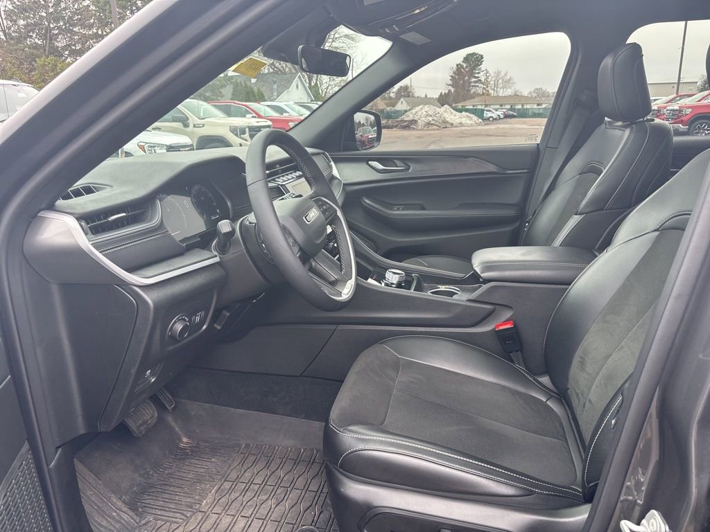 Used 2025 Jeep Grand Cherokee L Altitude image 13