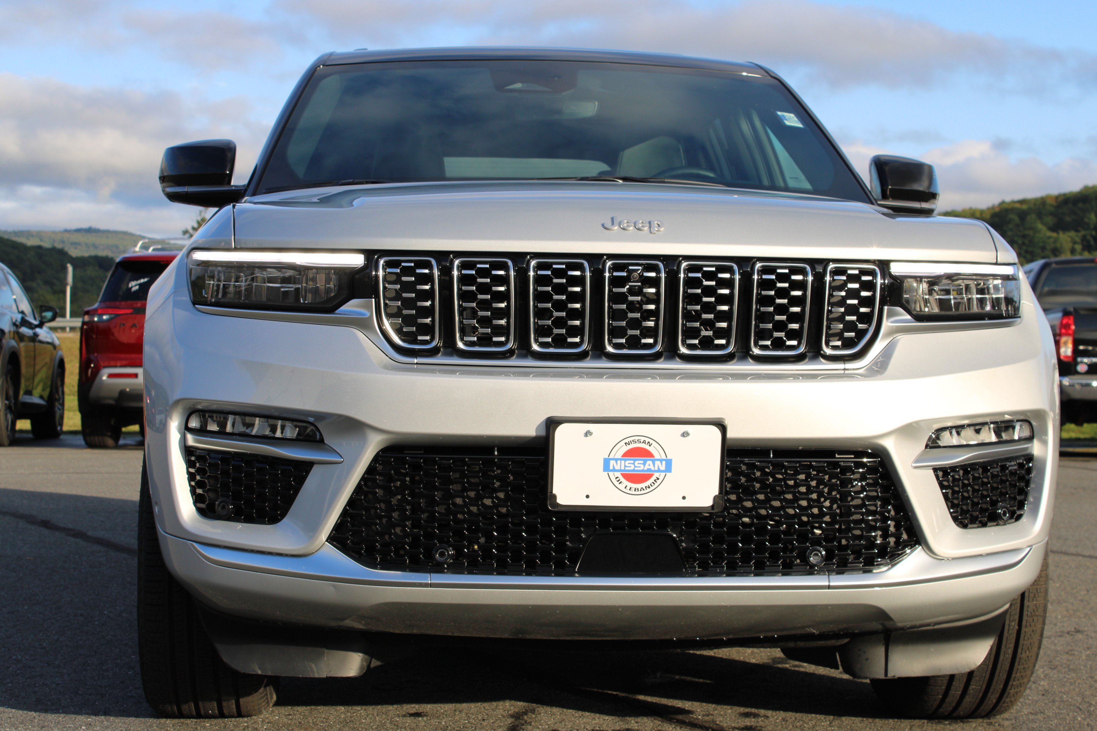 Used 2025 Jeep Grand Cherokee Summit w/ Luxury Tech Group V AWD/4WD image 3