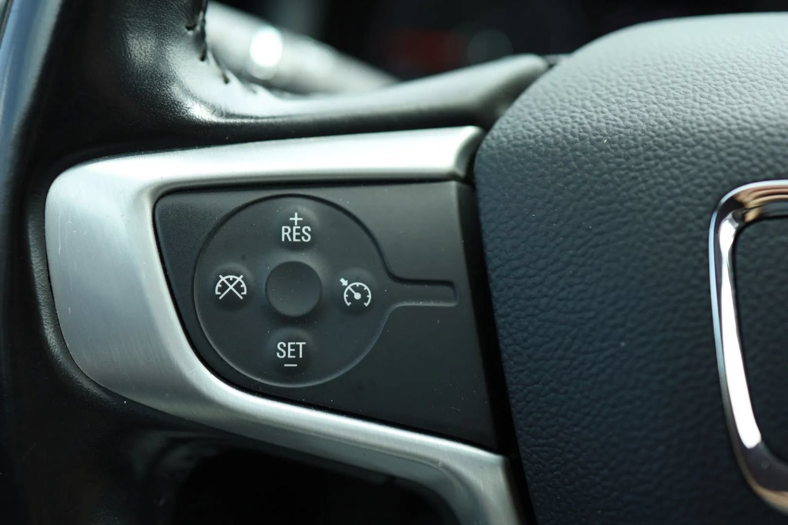 Used 2018 GMC Acadia SLE w/ LPO, Black Accent Package AWD/4WD image 14