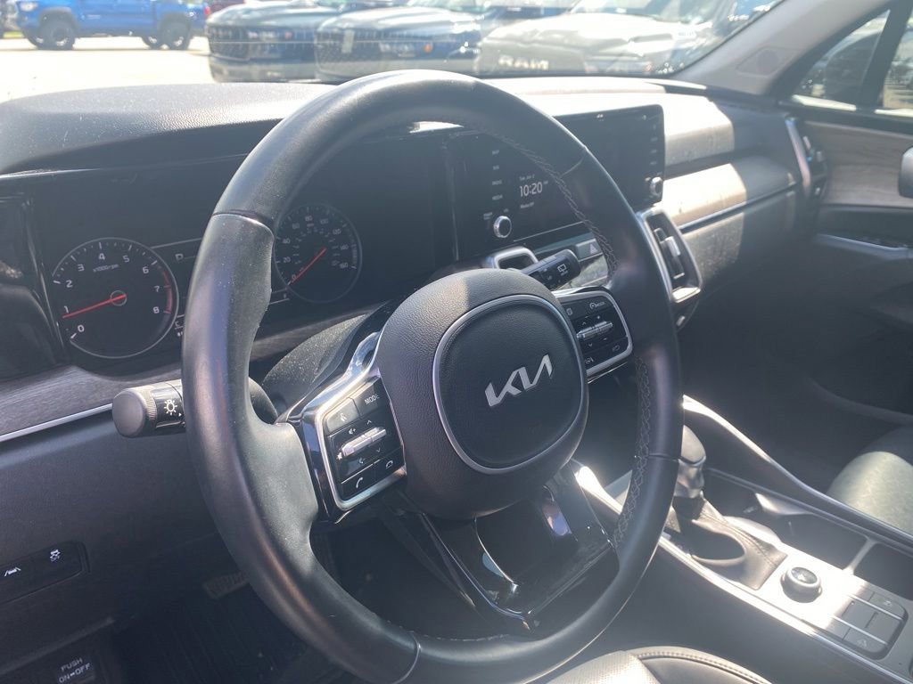 Used 2023 Kia Sorento S w/ Panoramic Sunroof Package AWD/4WD image 9