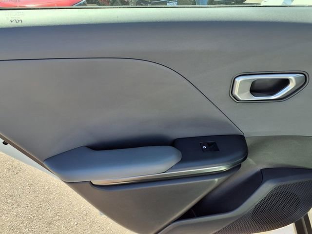 Used 2025 Kia K4 LXS FWD image 11