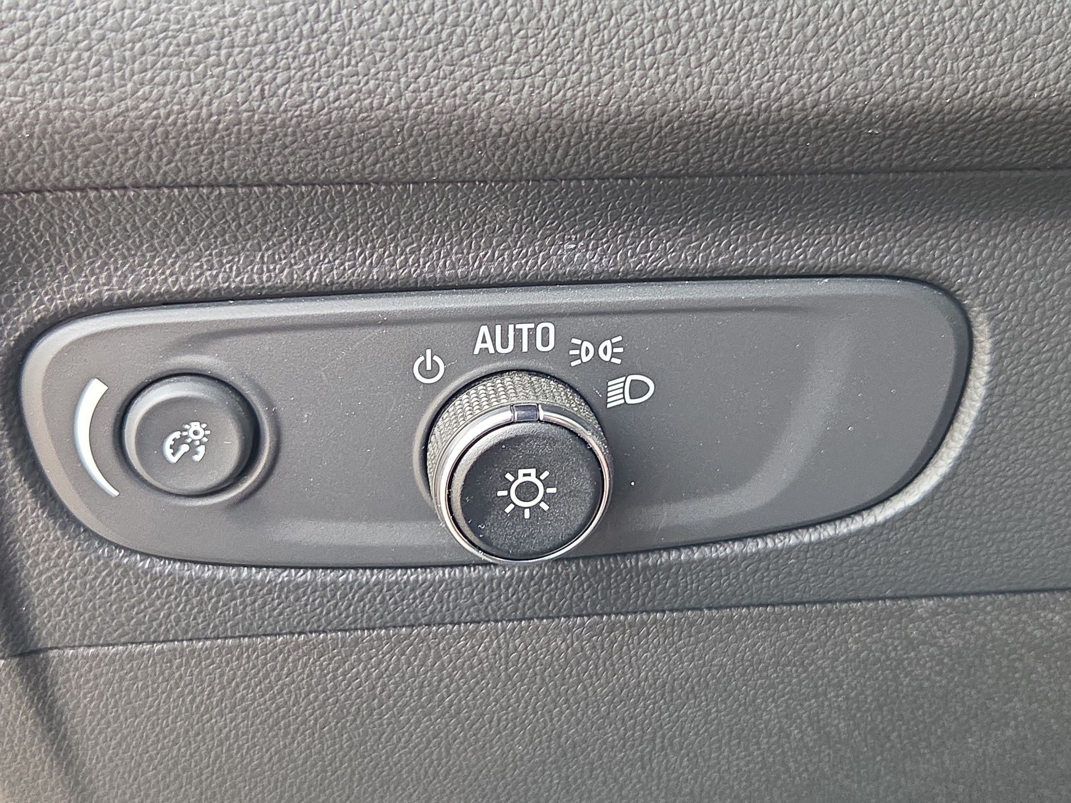 Certified 2022 Buick Envision Preferred FWD image 21