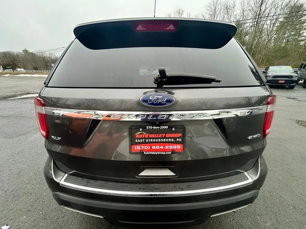 Used 2018 Ford Explorer XLT w/ Equipment Group 202A AWD/4WD image 7