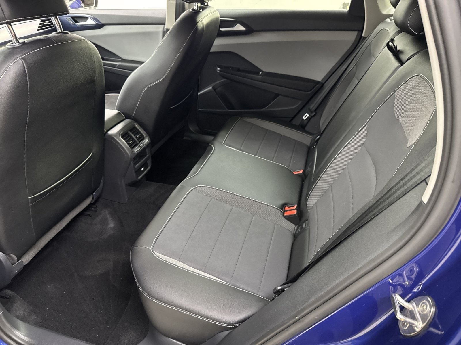 Used 2022 Volkswagen Taos SE AWD/4WD image 36