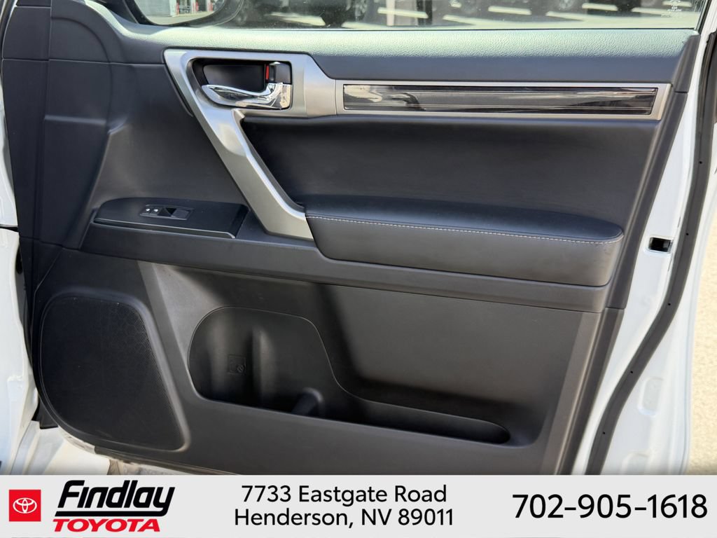 Used 2022 Lexus GX 460 Premium w/ Accessory Package AWD/4WD image 17