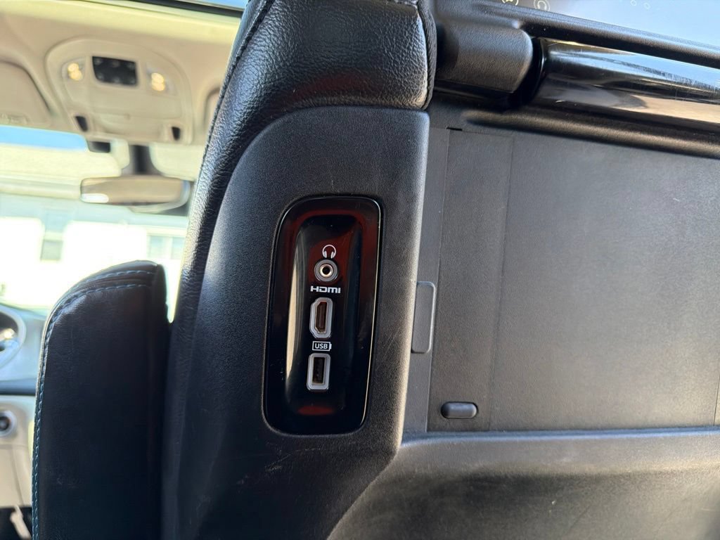 Used 2021 Chrysler Pacifica Touring-L w/ Uconnect Theater Family Group AWD/4WD image 17