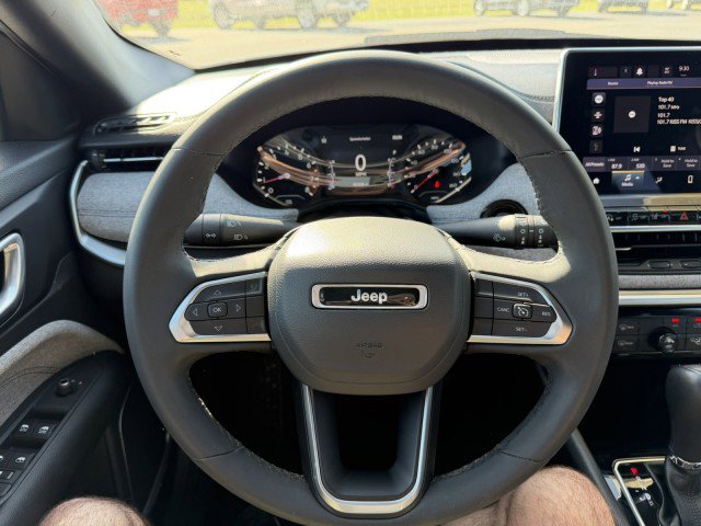 Used 2024 Jeep Compass Latitude AWD/4WD image 17