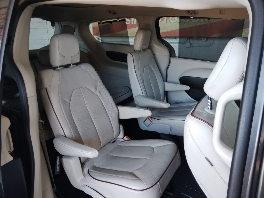 Used 2019 Chrysler Pacifica Limited w/ Advanced Safetytec Group FWD image 15