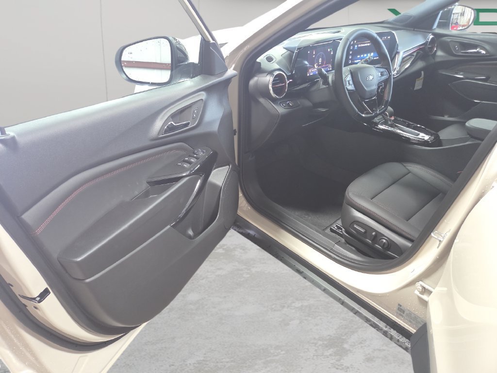 New 2026 Chevrolet Trax RS w/ Driver Confidence Package FWD image 38