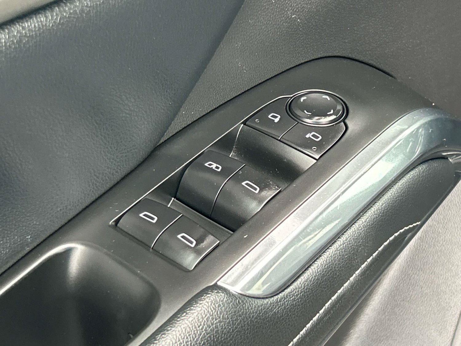 Used 2025 Chevrolet Traverse LT FWD image 30