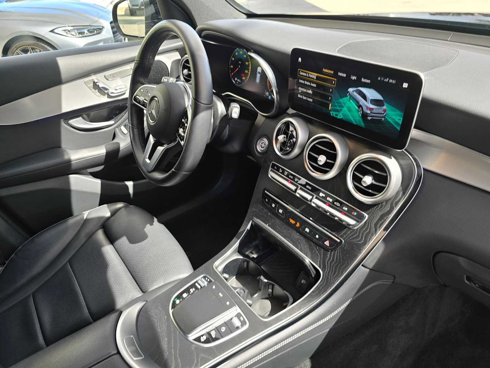 Used 2021 Mercedes-Benz GLC 300 4MATIC image 10