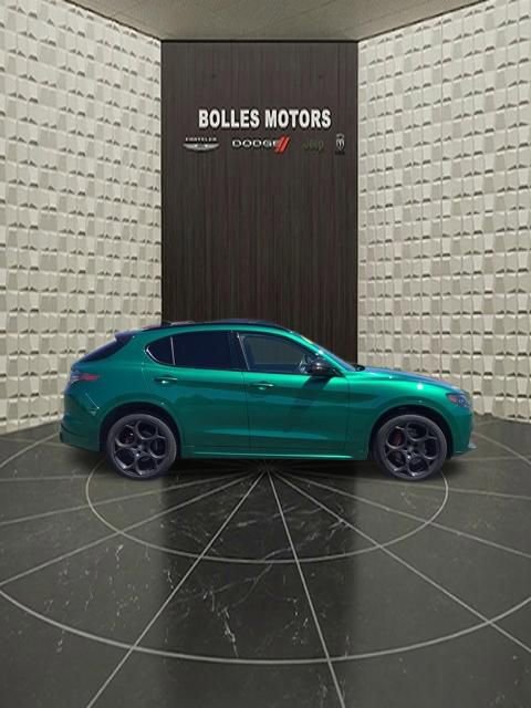 Used 2025 Alfa Romeo Stelvio Tributo Italiano w/ Driving Assist Package AWD/4WD image 3