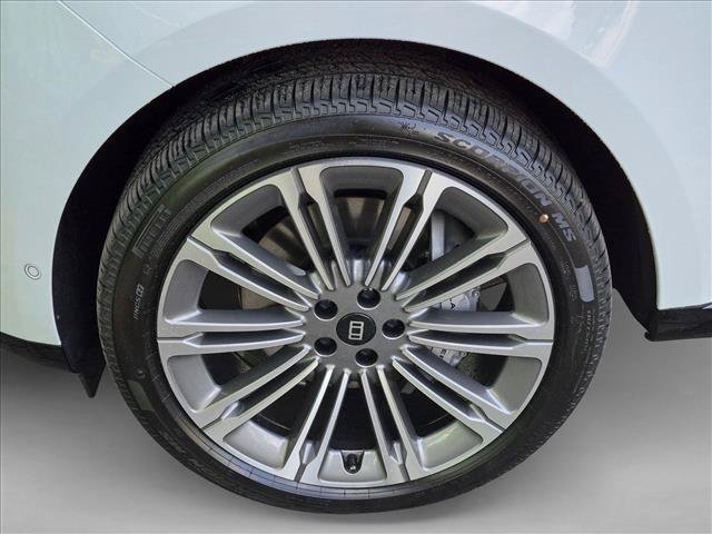 New 2027 Land Rover Range Rover Long Wheelbase SE AWD/4WD image 9