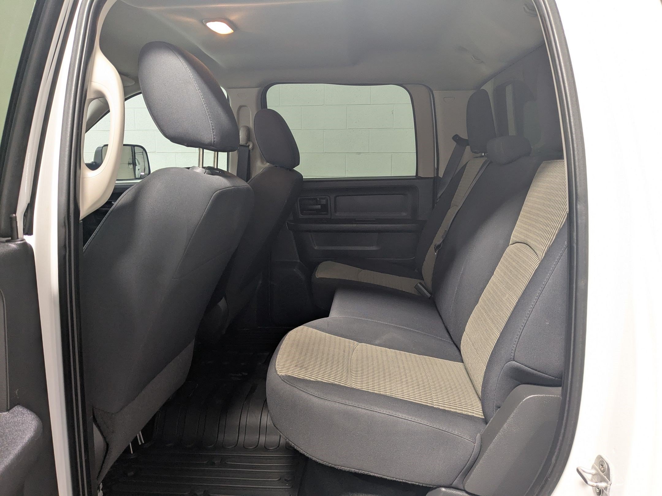 Used 2012 RAM 2500 ST w/ Chrome Appearance Group AWD/4WD image 23