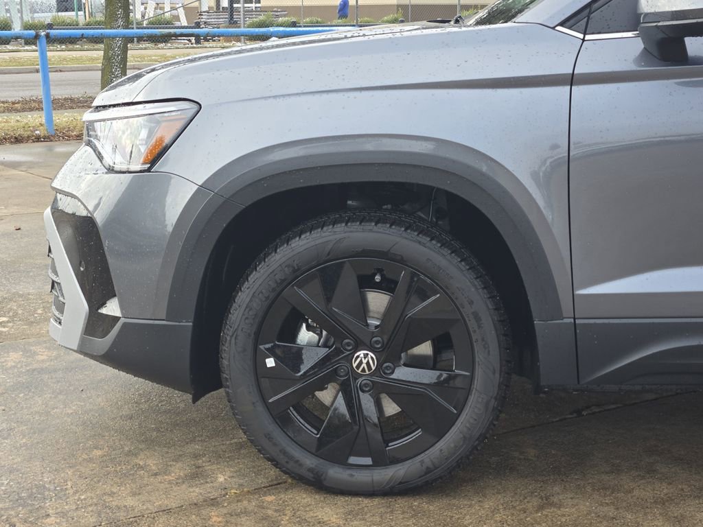 New 2026 Volkswagen Taos SE image 5