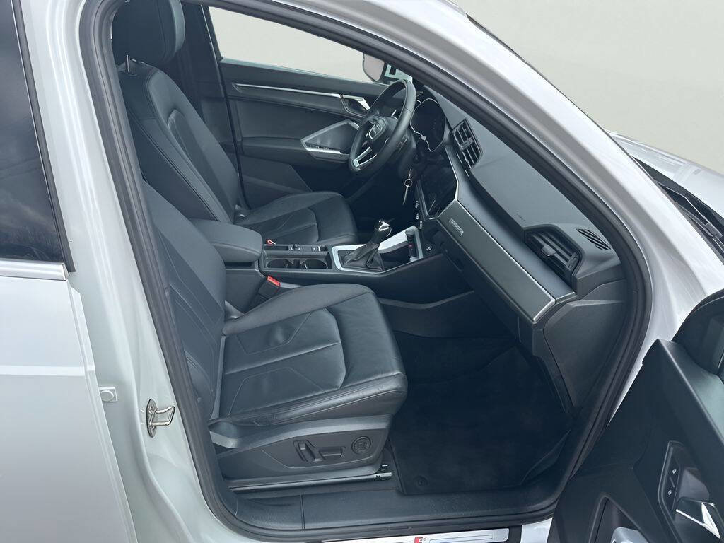 Used 2025 Audi Q3 2.0T Premium image 24