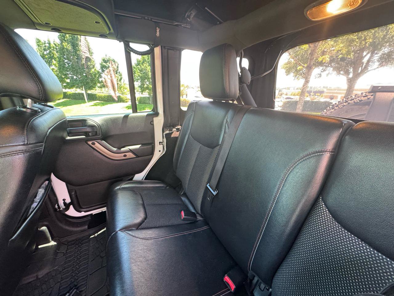Used 2016 Jeep Wrangler Unlimited Sahara AWD/4WD image 12