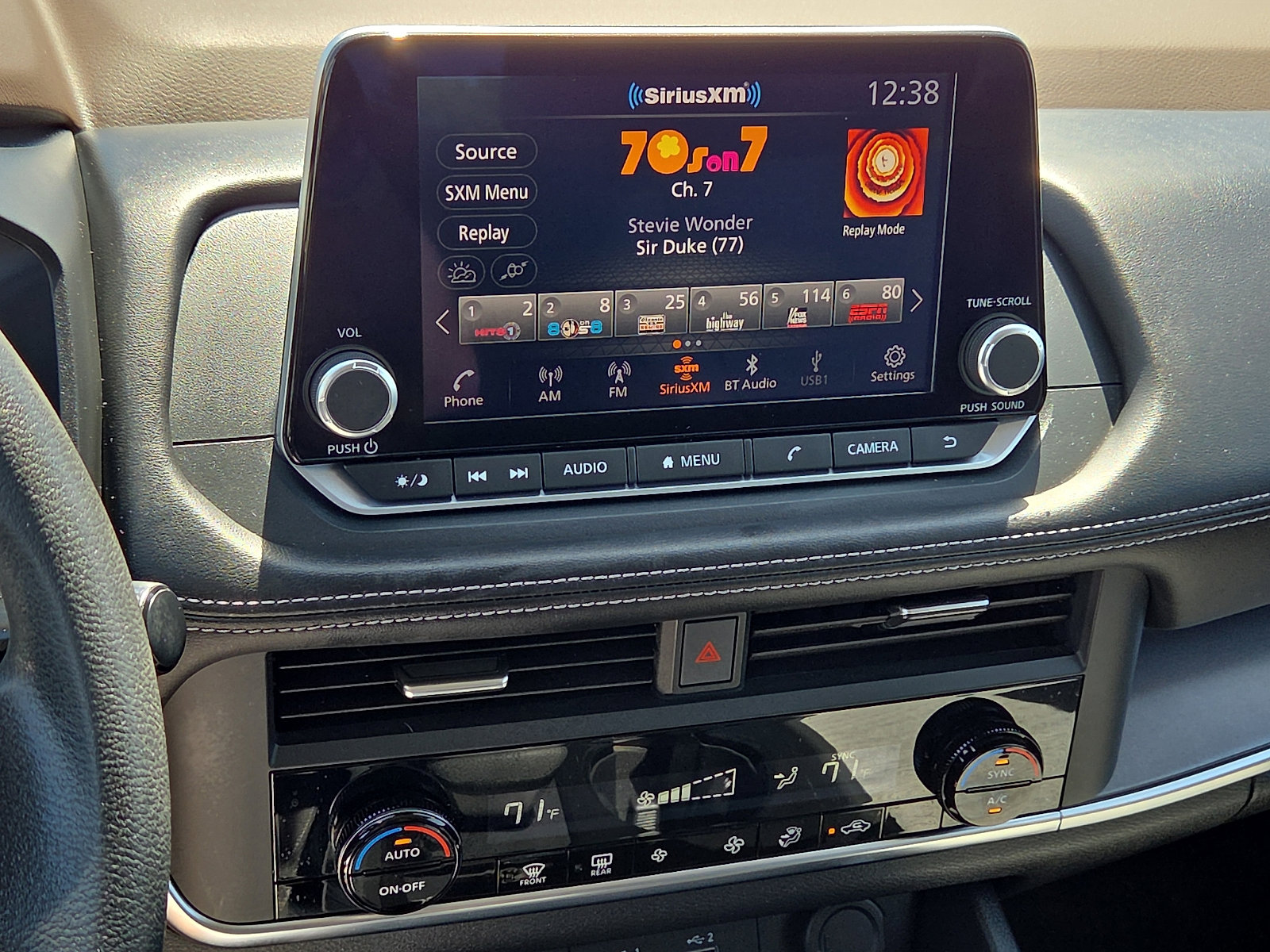 Used 2023 Nissan Rogue SV AWD/4WD image 16