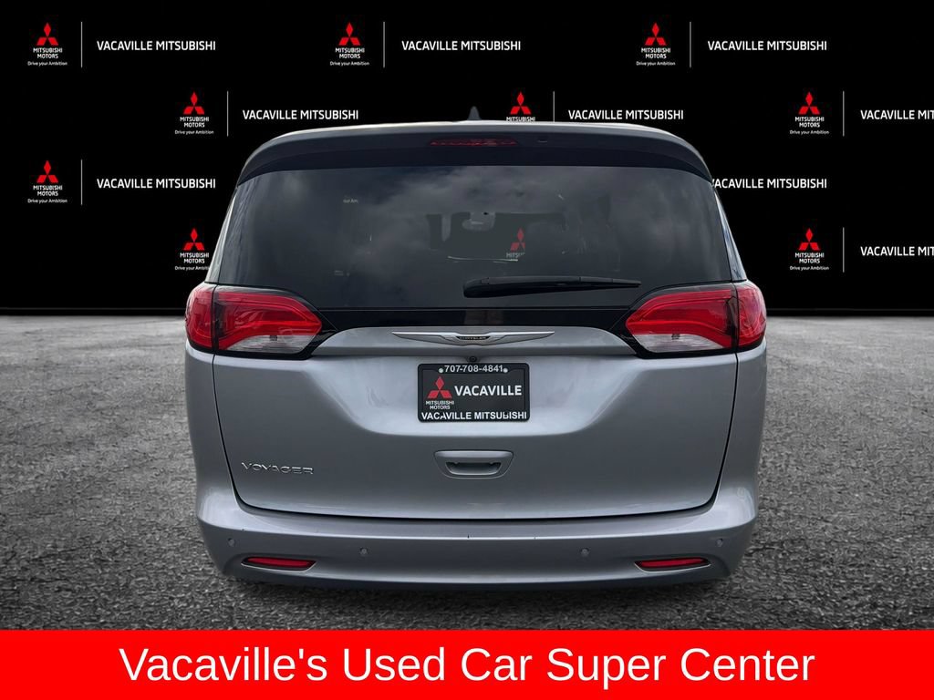 Used 2021 Chrysler Voyager LX FWD image 4