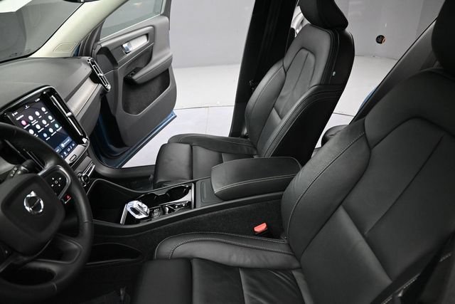 Used 2024 Volvo XC40 B5 Plus AWD/4WD image 14