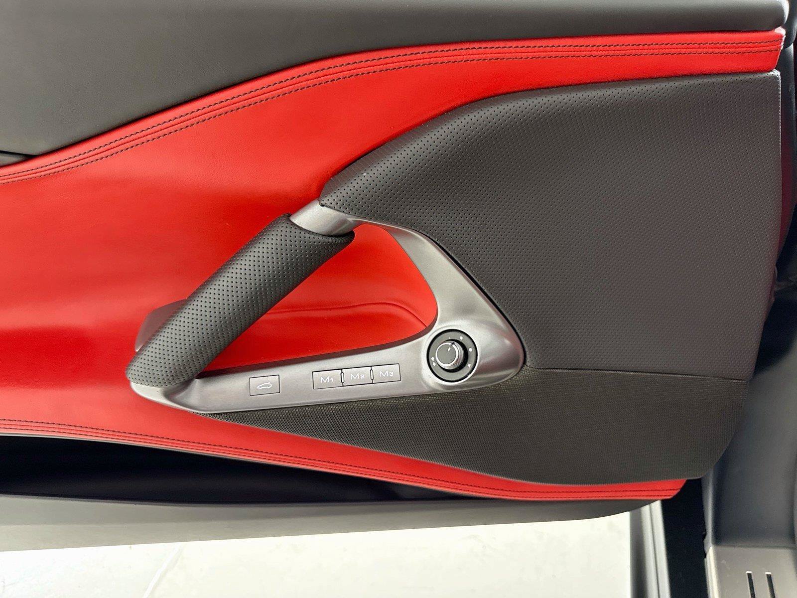 Used 2020 Ferrari 812 Superfast RWD image 11