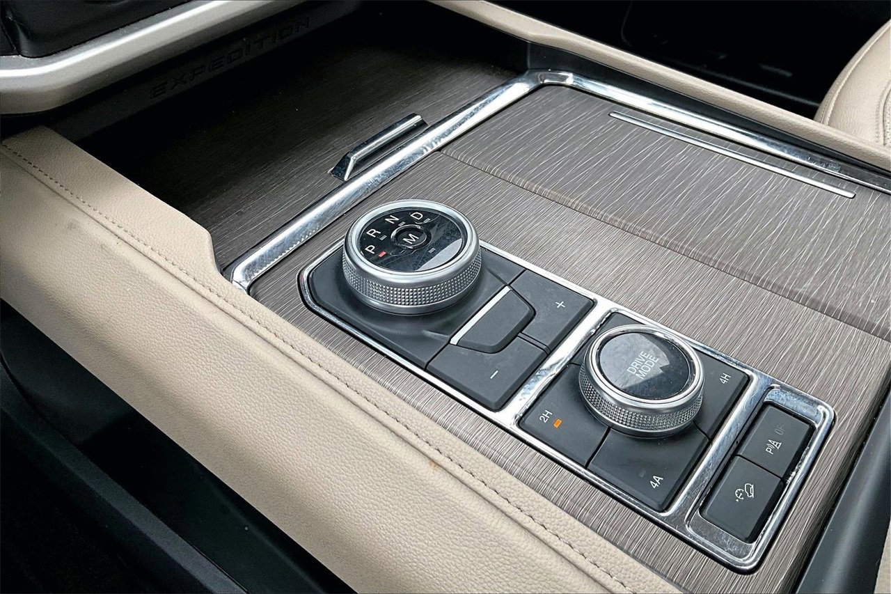 Used 2024 Ford Expedition Limited image 33