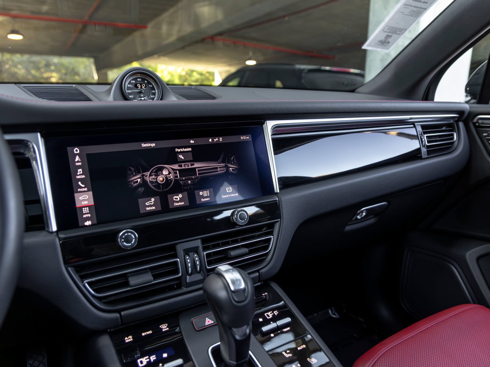 Certified 2023 Porsche Macan AWD/4WD image 36