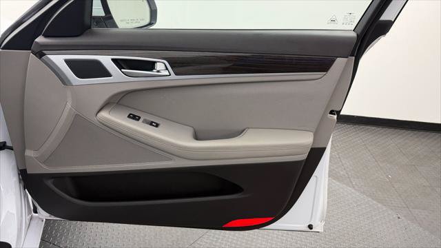 Used 2018 Genesis G80 3.8 RWD image 23