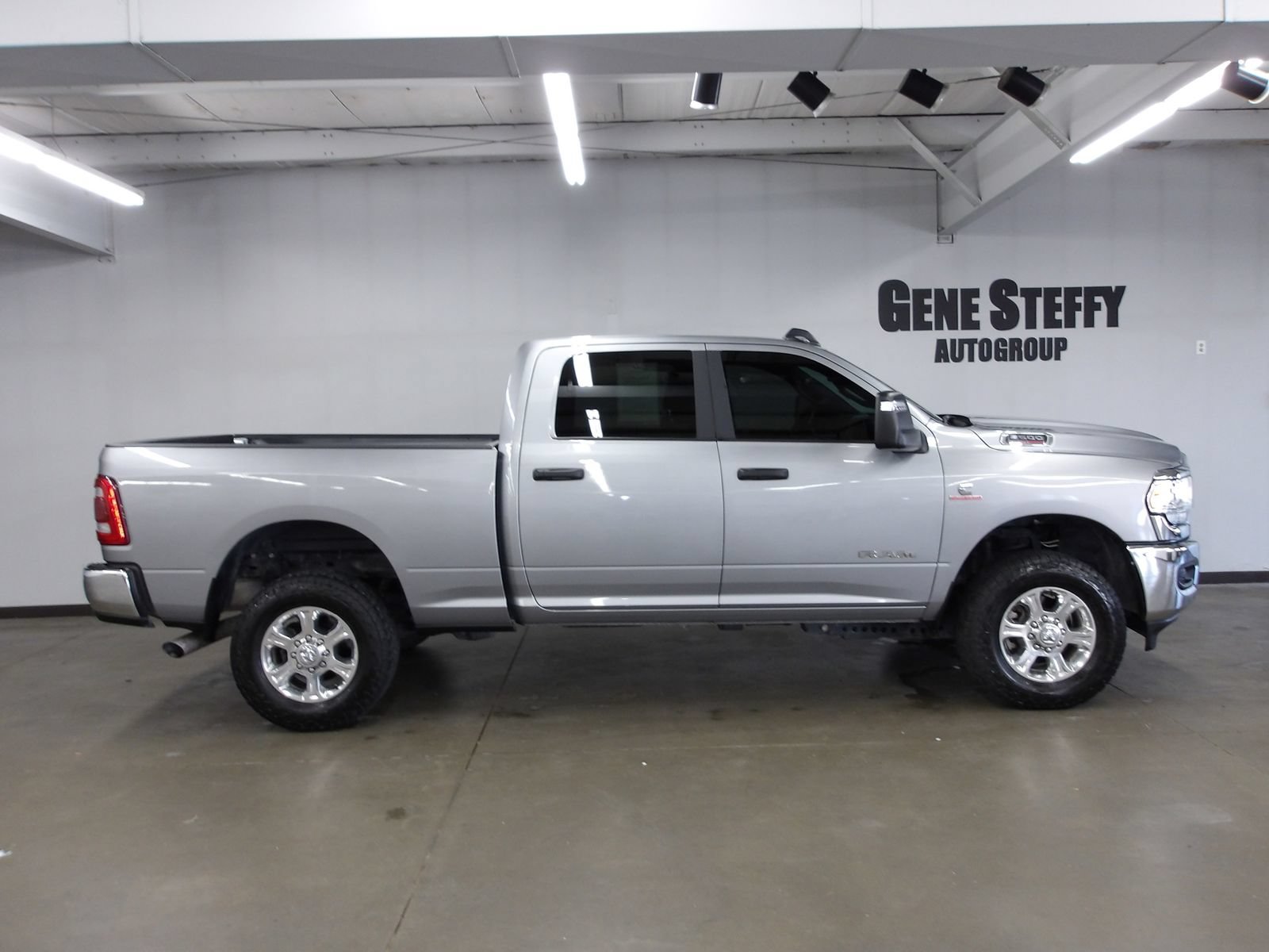 Used 2024 RAM 2500 Big Horn AWD/4WD image 3