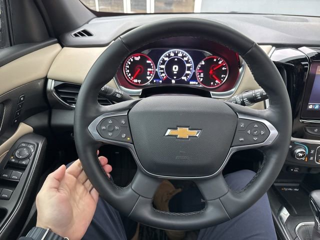 Used 2023 Chevrolet Traverse Premier image 38