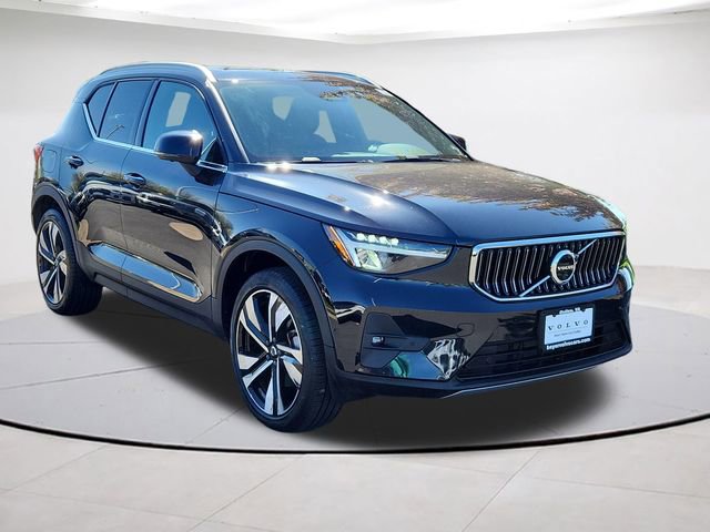 Certified 2023 Volvo XC40 B5 Plus w/ Driver Assist Package AWD/4WD image 1