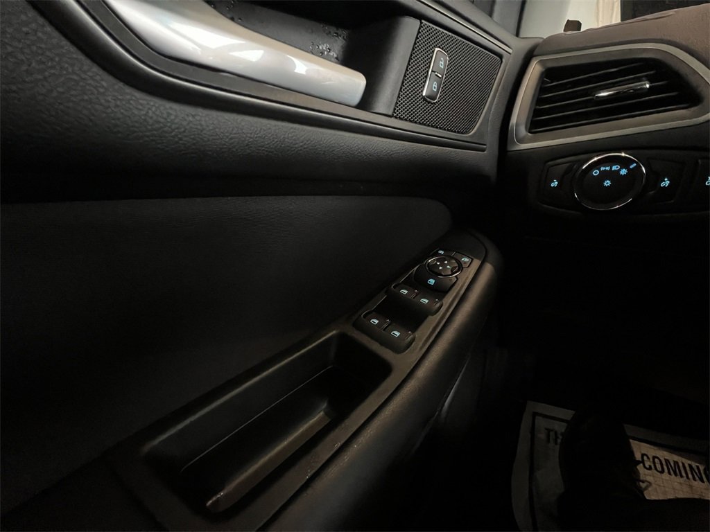 Used 2019 Ford Edge SE w/ SE Fleet Driver's Package image 22