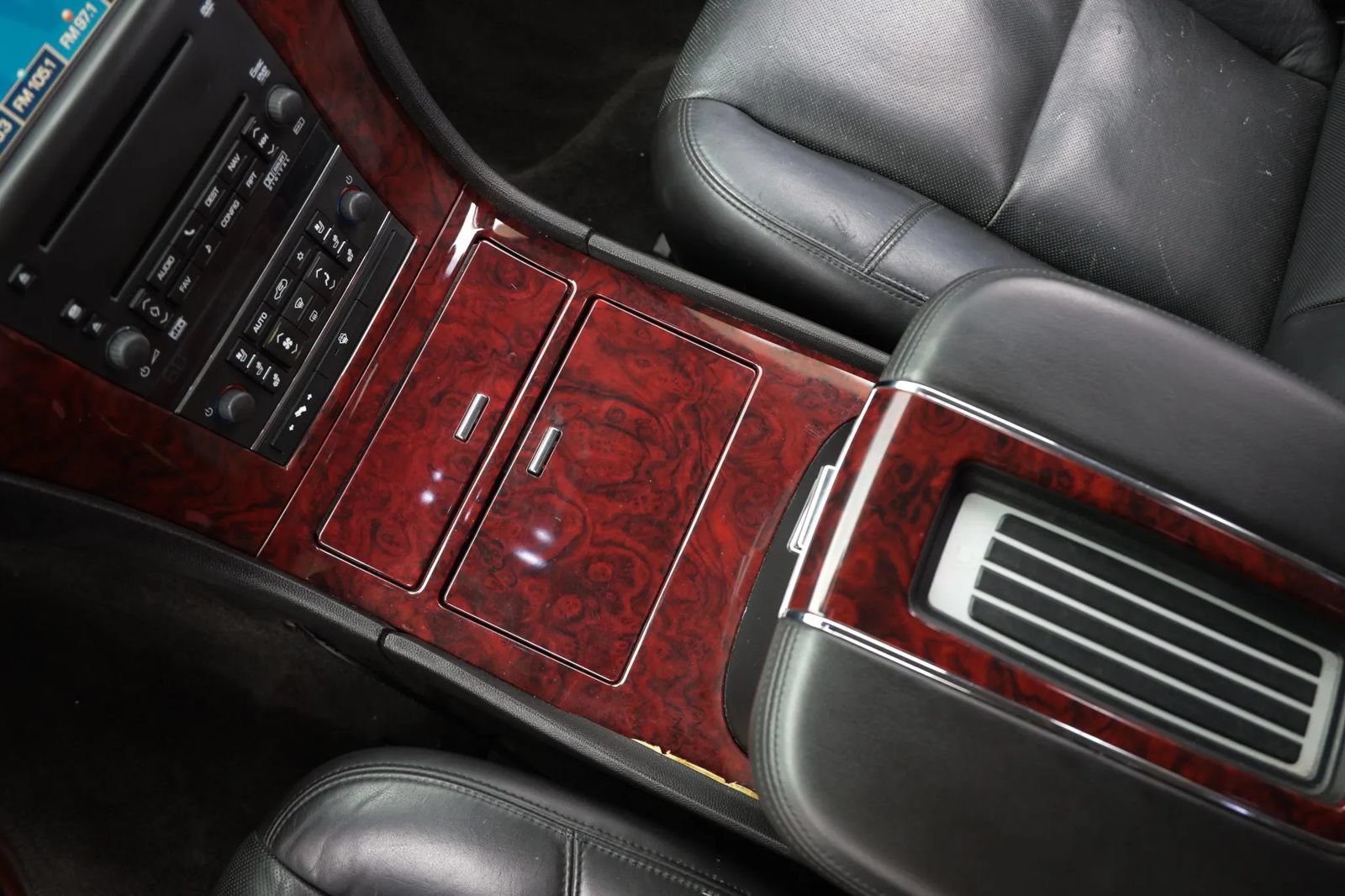 Used 2007 Cadillac Escalade EXT w/ Information Package AWD/4WD image 39