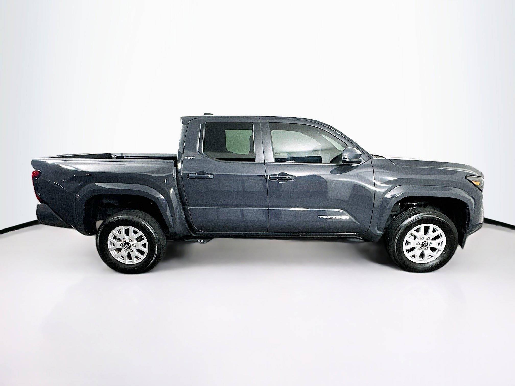 Used 2025 Toyota Tacoma SR5 RWD image 10