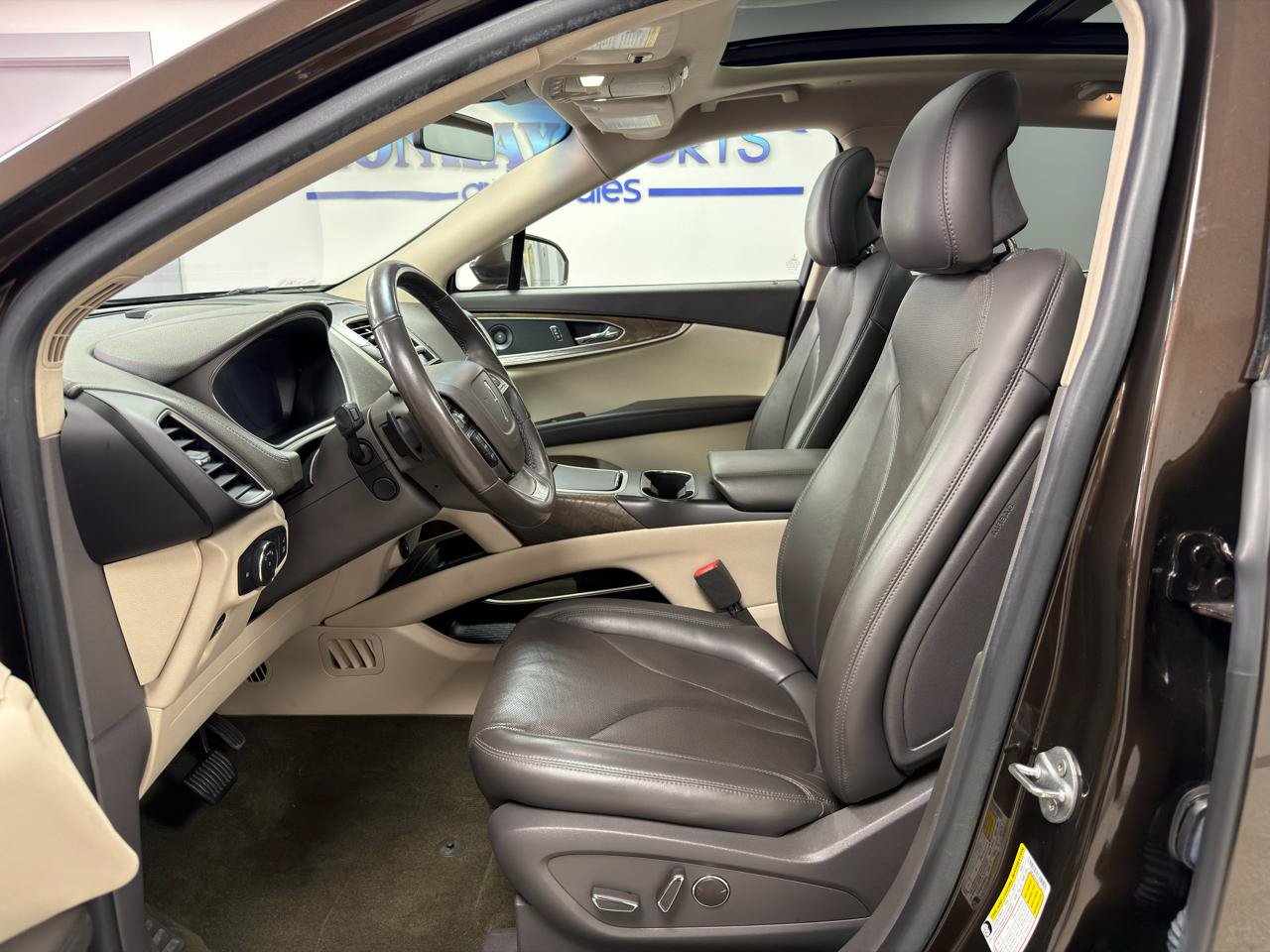 Used 2019 Lincoln Nautilus Reserve AWD/4WD image 9