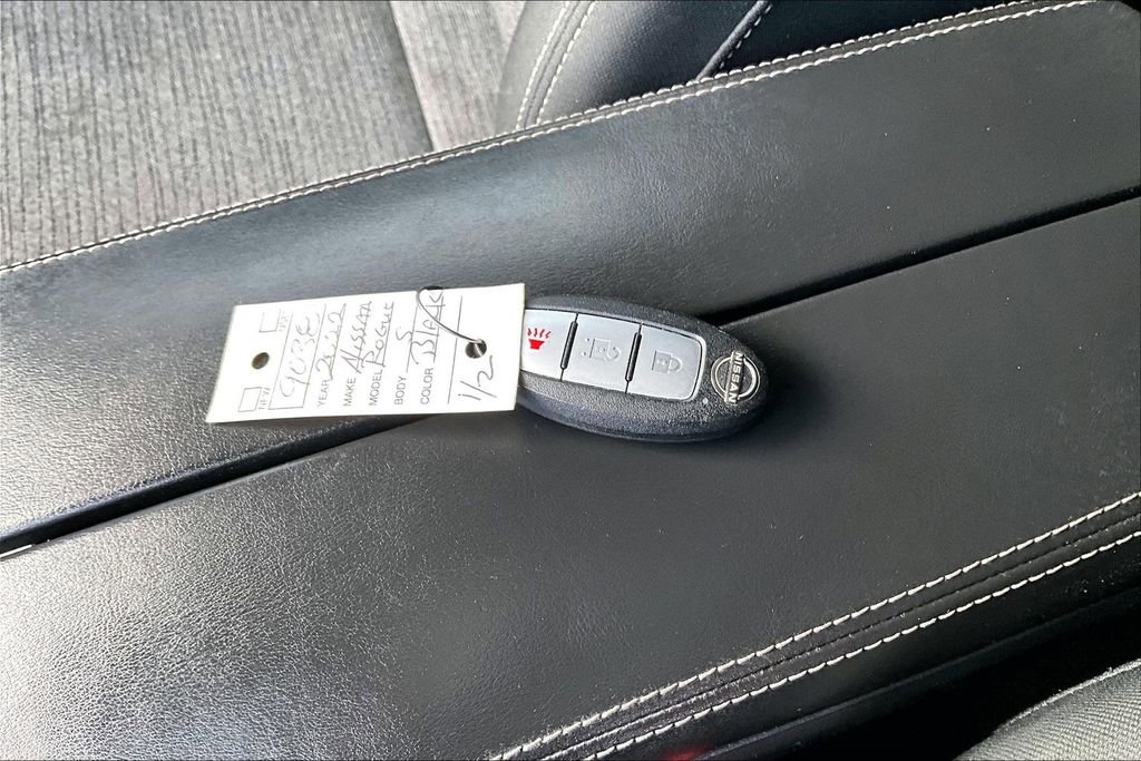 Used 2022 Nissan Rogue S image 33
