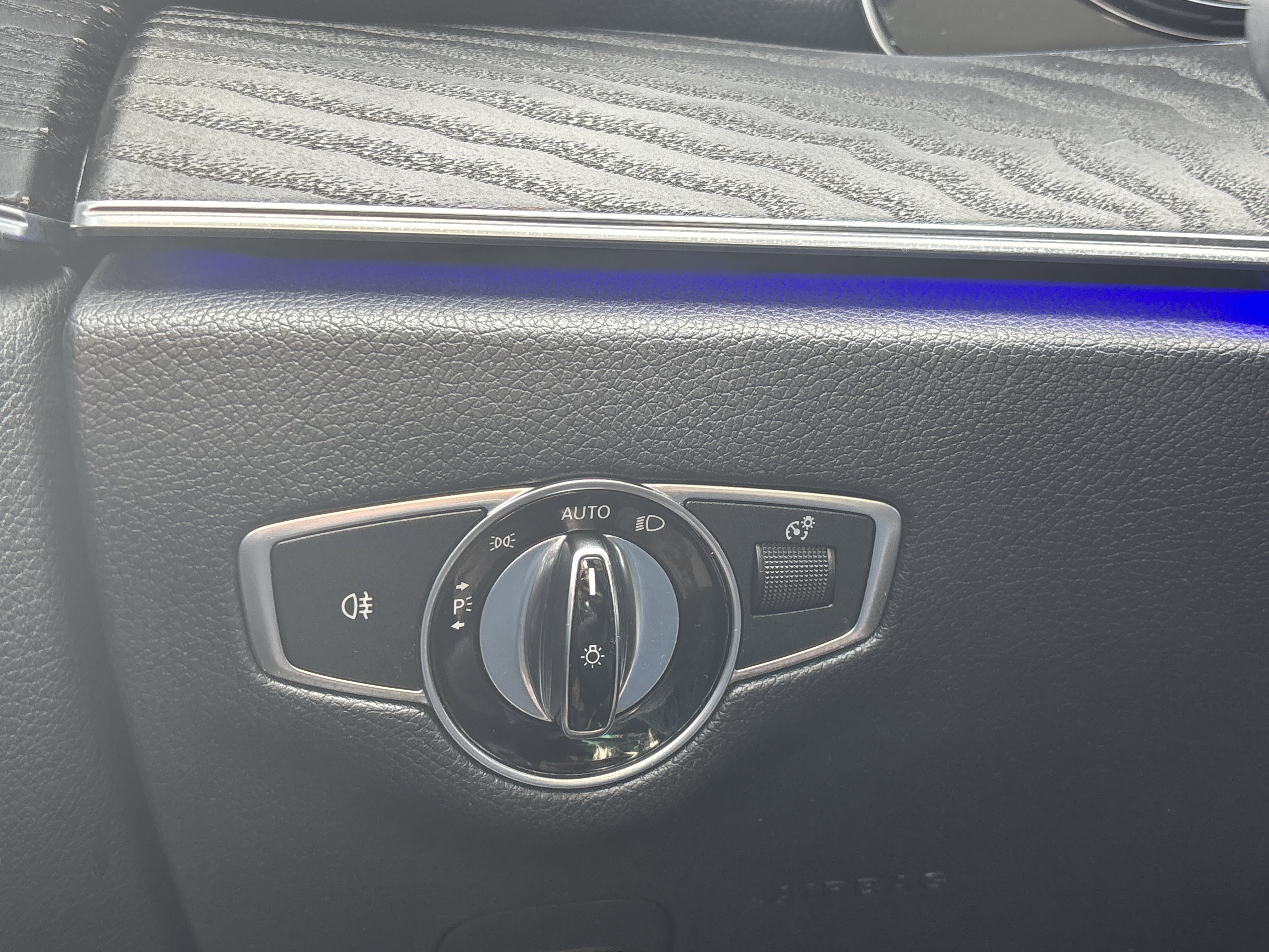 Used 2018 Mercedes-Benz E 300 4MATIC image 29