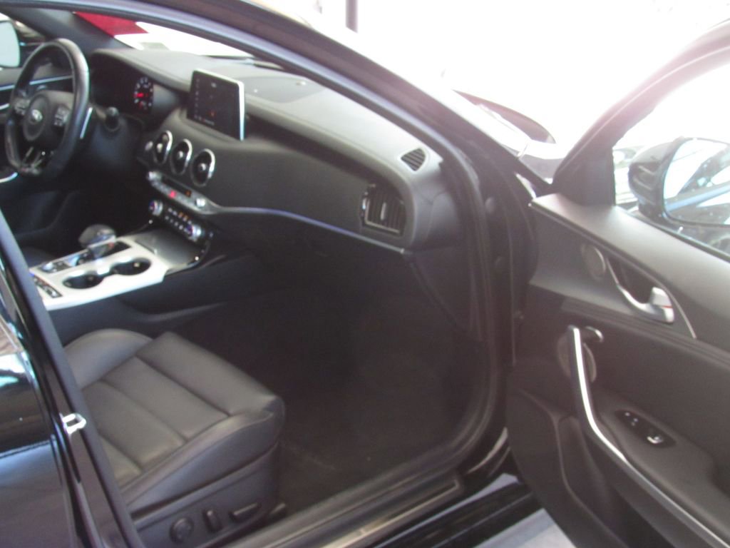 Used 2019 Kia Stinger GT2 AWD/4WD image 17