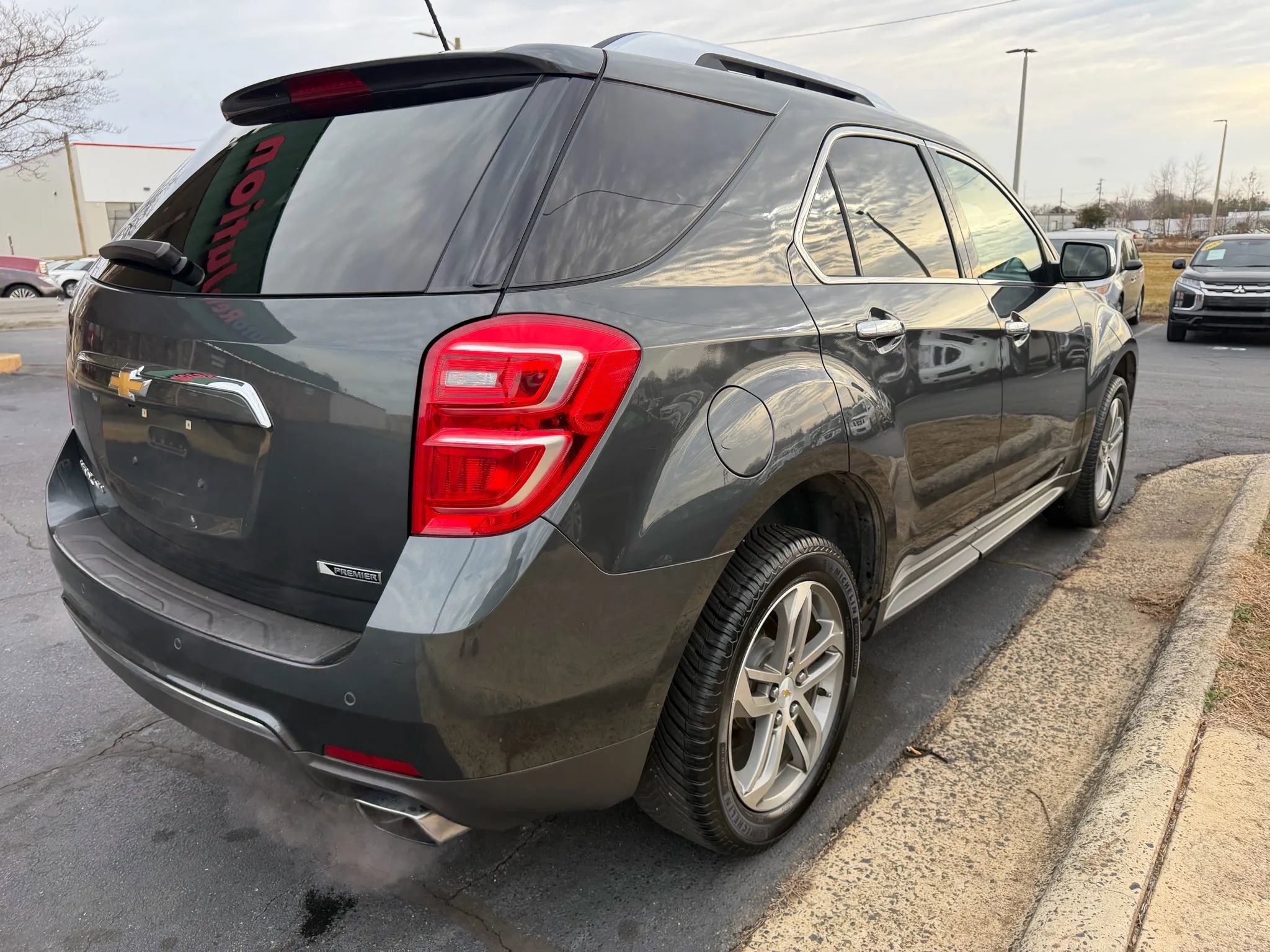 Used 2017 Chevrolet Equinox Premier w/ Enhanced Convenience Package image 7