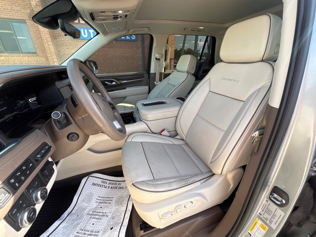 Used 2024 GMC Yukon Denali w/ Advanced Technology Package AWD/4WD image 19