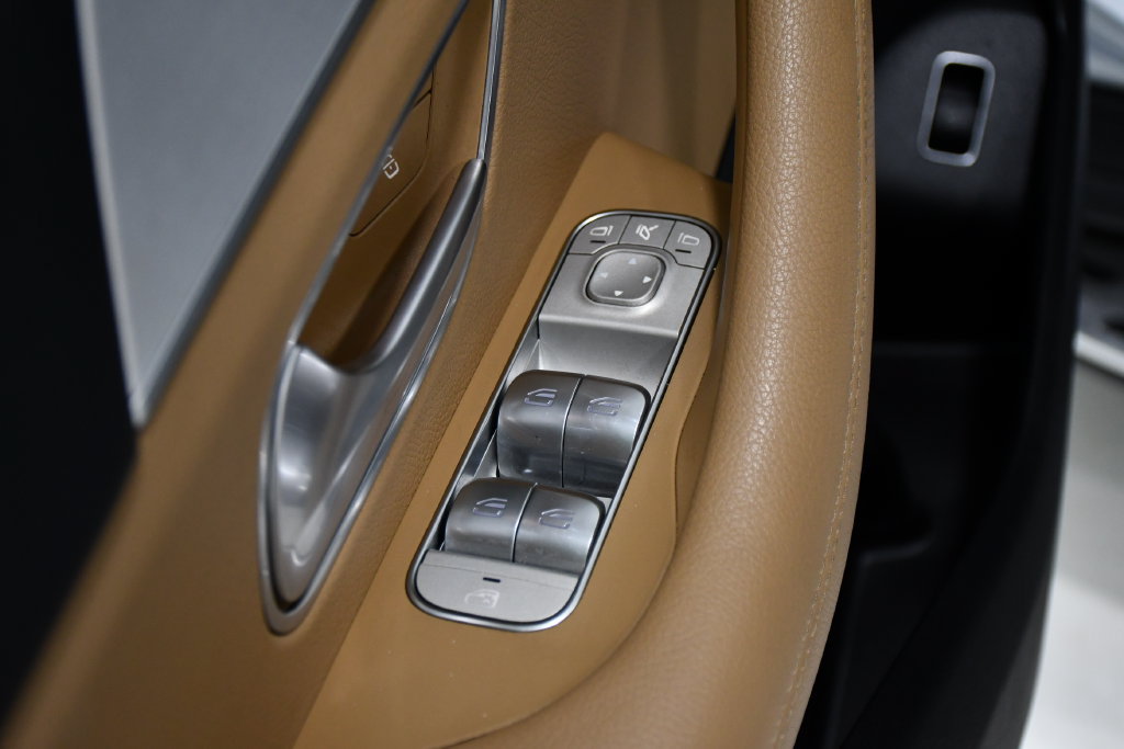 Certified 2024 Mercedes-Benz GLS 450 4MATIC w/ Exclusive Trim Package image 18