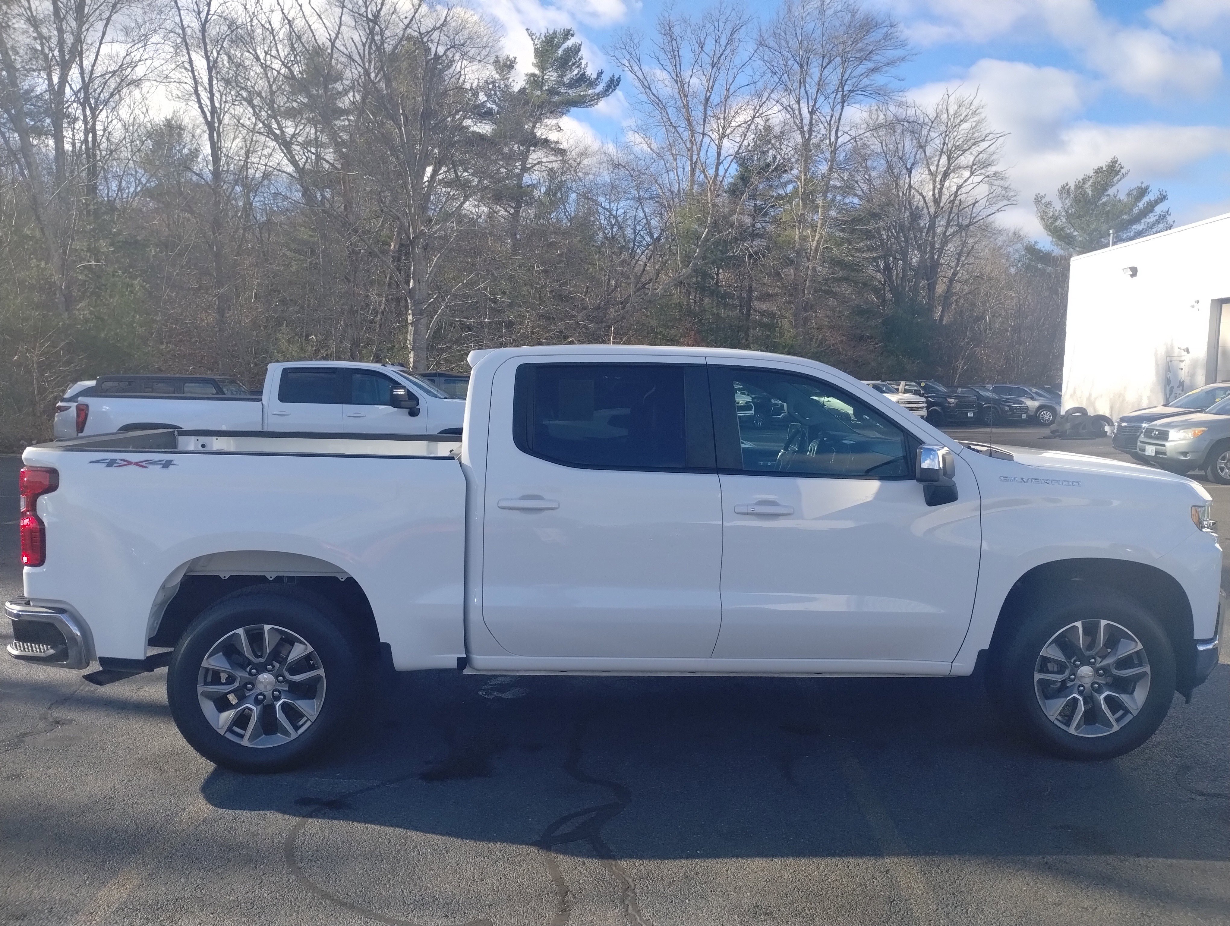Used 2022 Chevrolet Silverado 1500 LT image 2