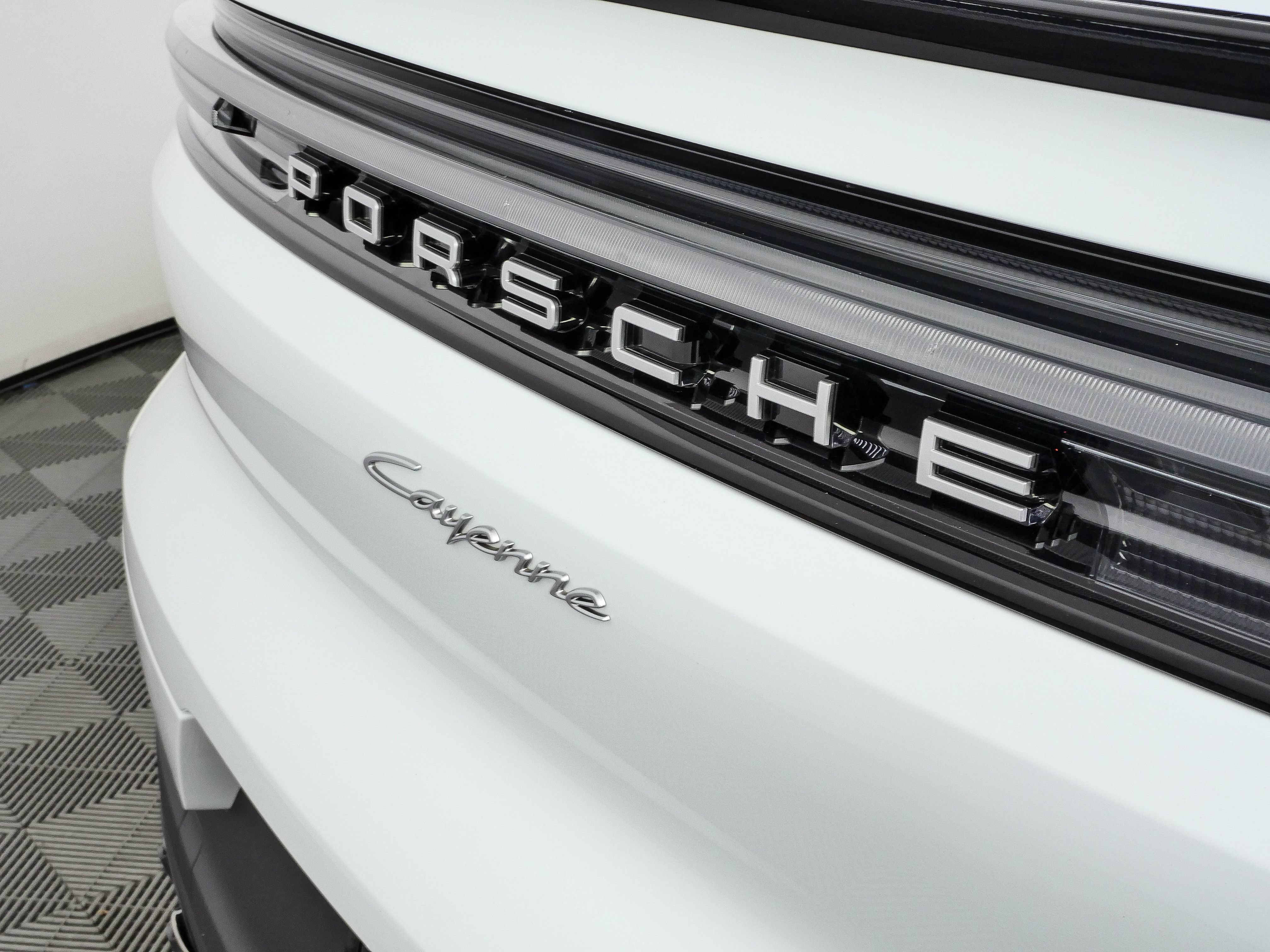 Certified 2025 Porsche Cayenne Coupe AWD/4WD image 39