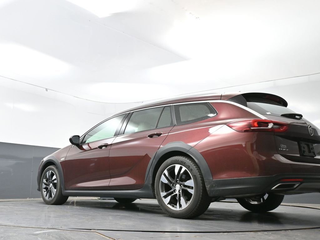 Used 2018 Buick Regal Preferred w/ Sights and Sounds Package AWD/4WD image 31