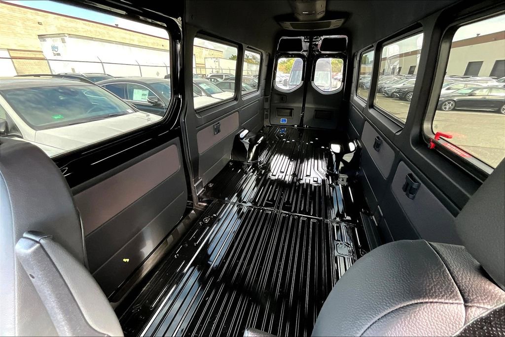 New 2025 Mercedes-Benz Sprinter 4500 image 9